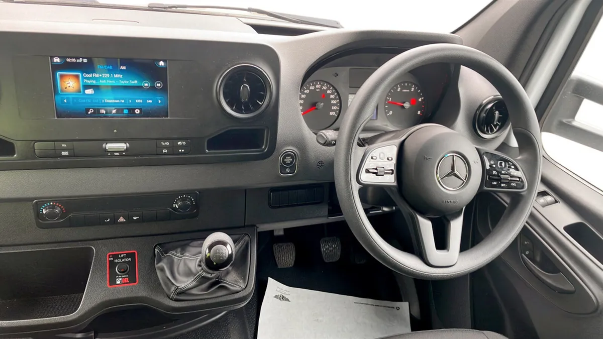 Mercedes-Benz Sprinter 315 CDI Progressive Luton - Image 4