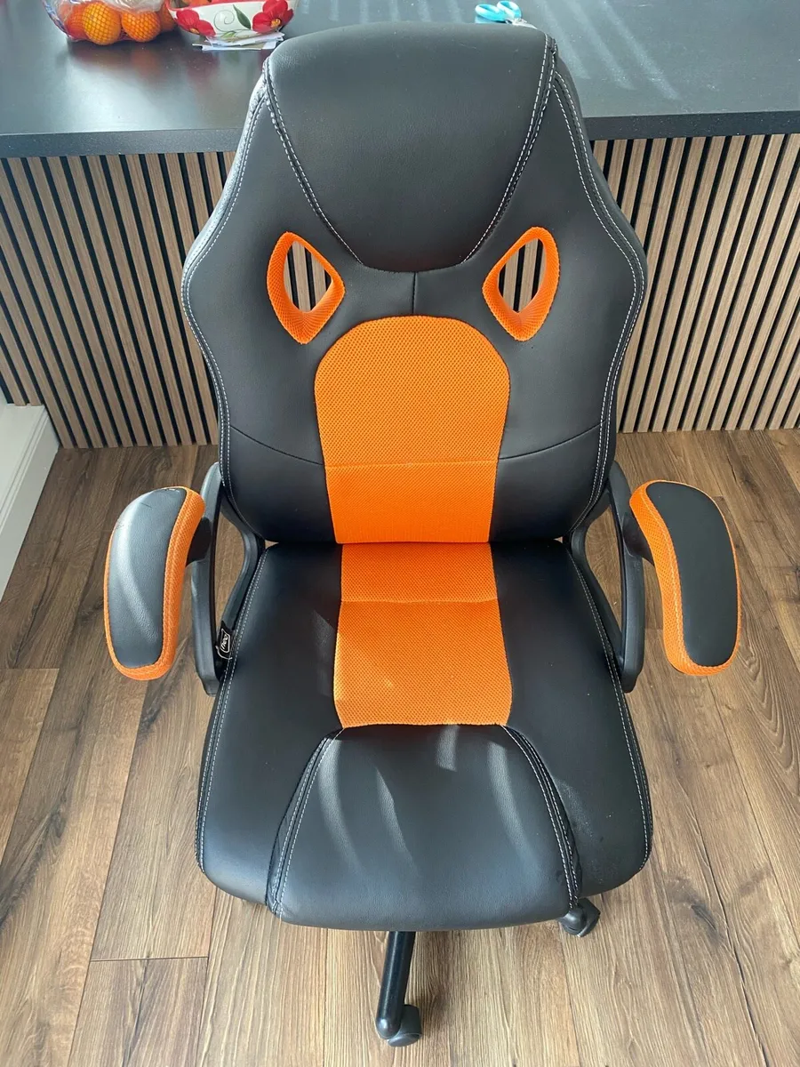 Gaming chair - Image 1