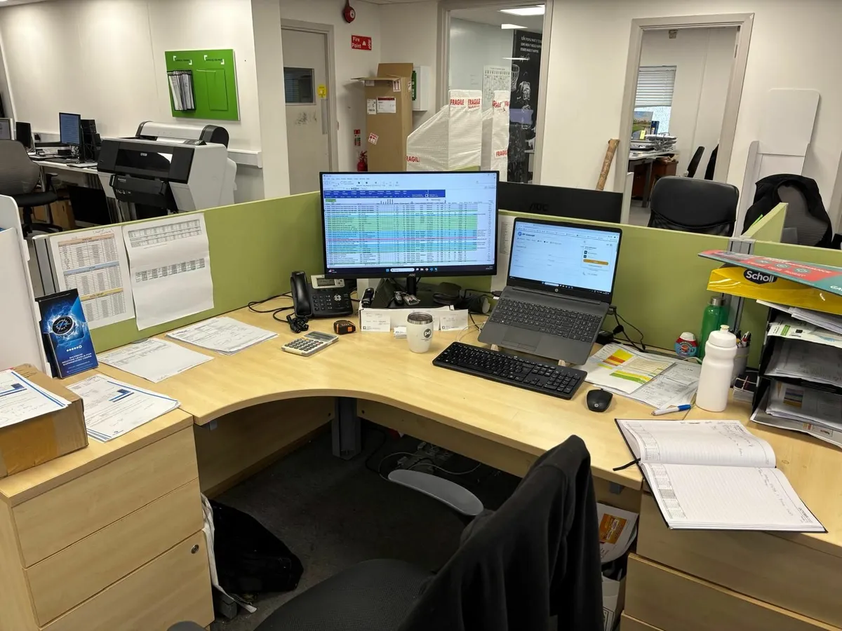 Office Desks and Drawers x 16 - Image 4