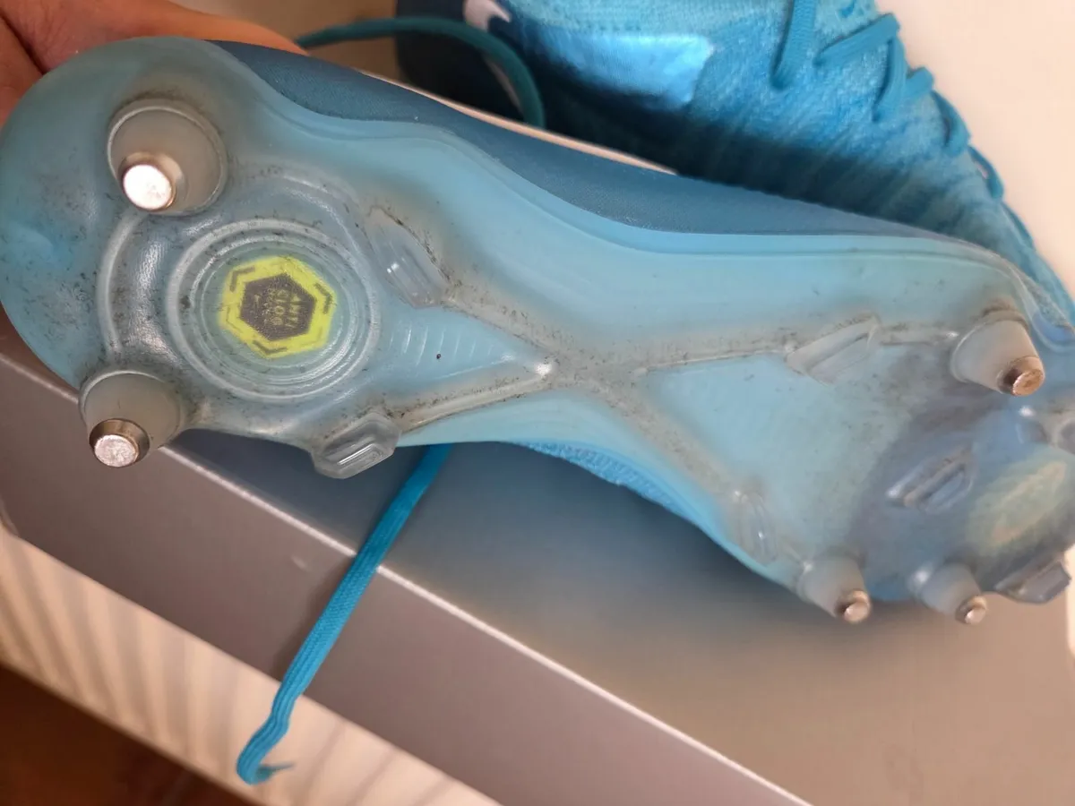 Nike phantom elite size 6 football boots - Image 4