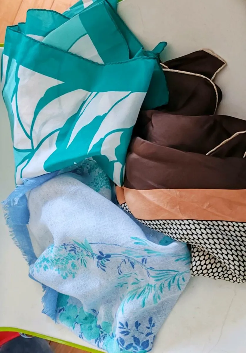 3 Vintage scarves - Image 3
