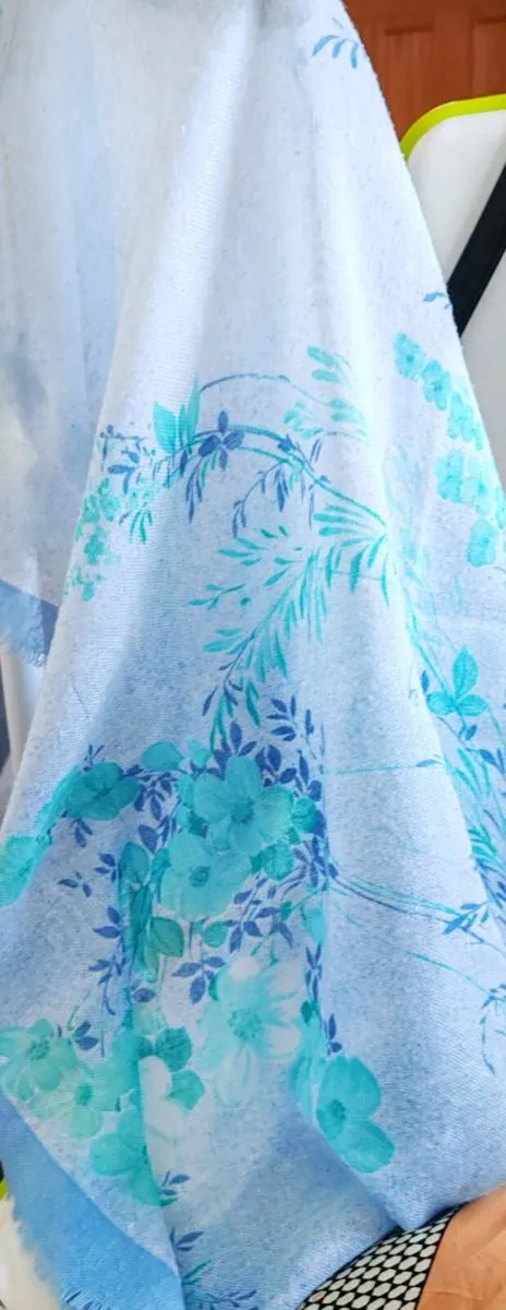 3 Vintage scarves - Image 4