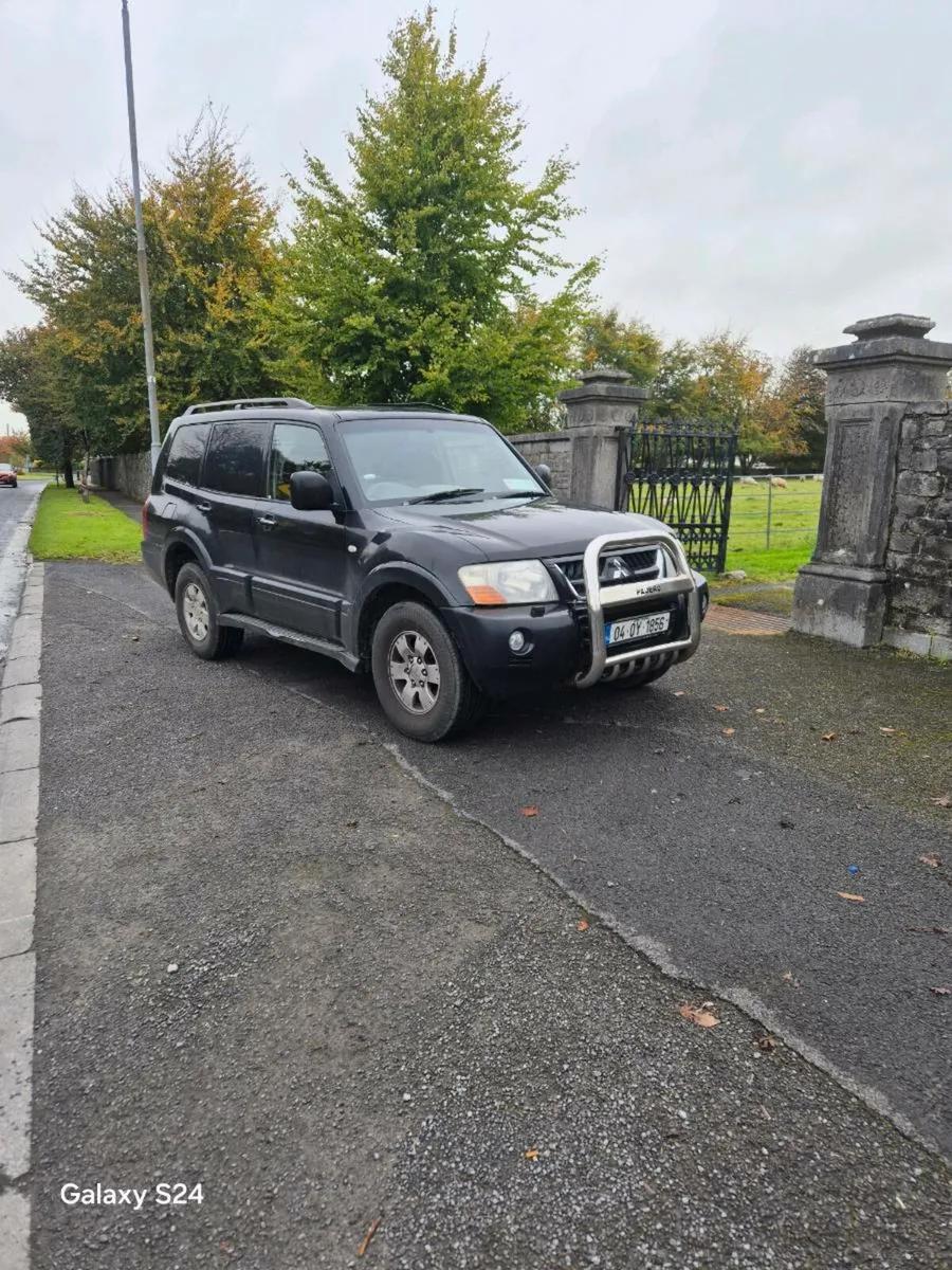 Mitsubishi  Pajero  3.2  LWB 2004 - Image 2