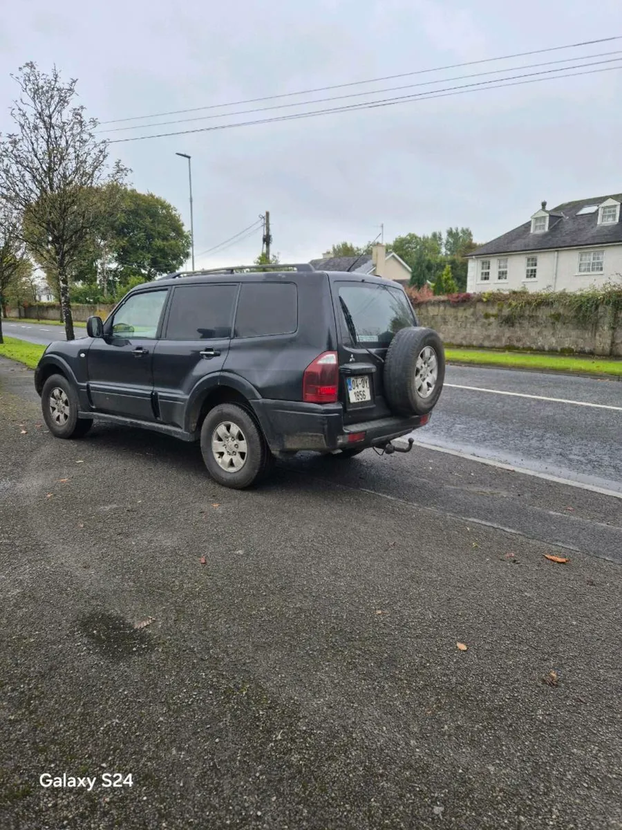 Mitsubishi  Pajero  3.2  LWB 2004 - Image 3