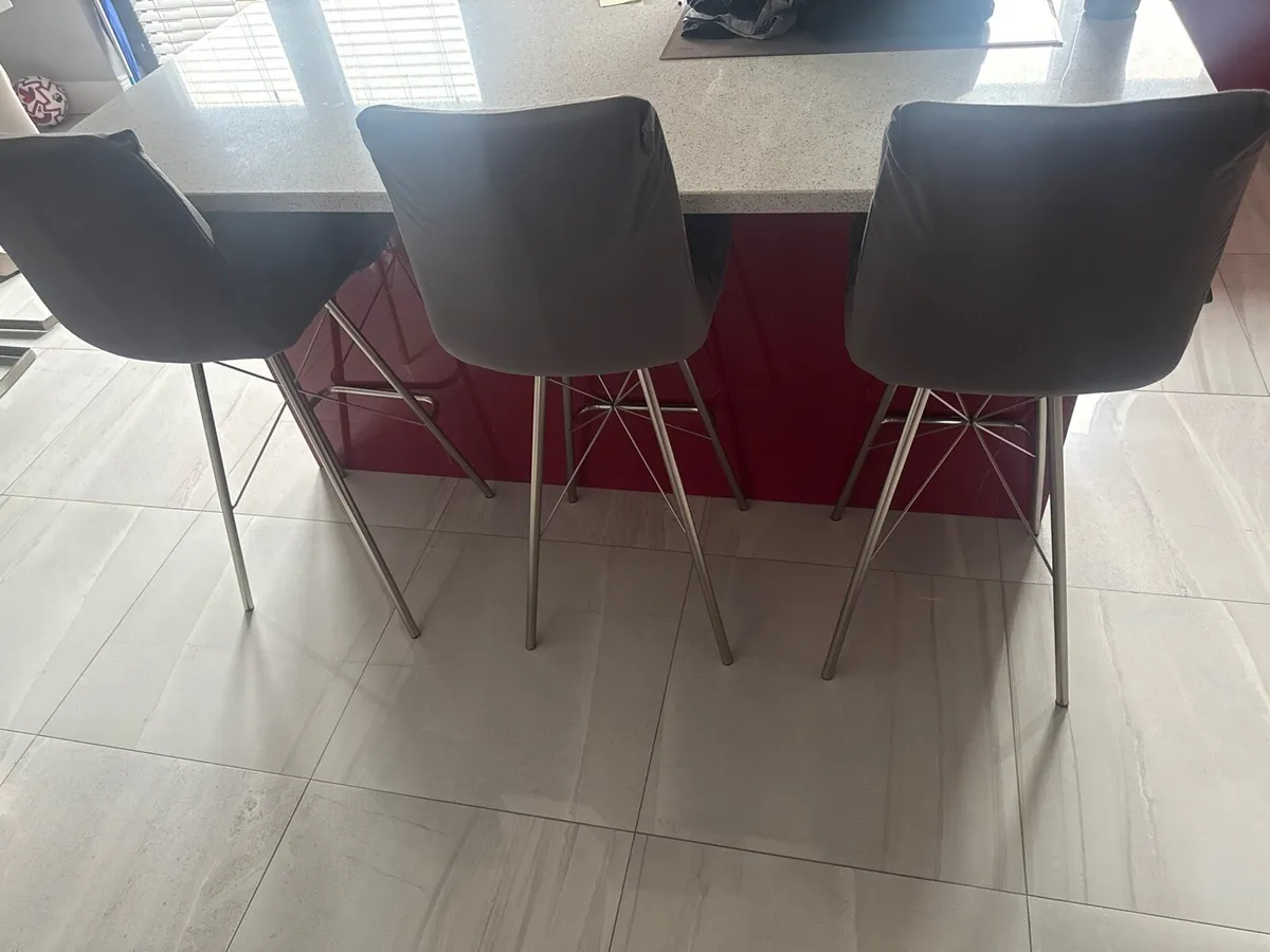 Kitchen table - Image 3