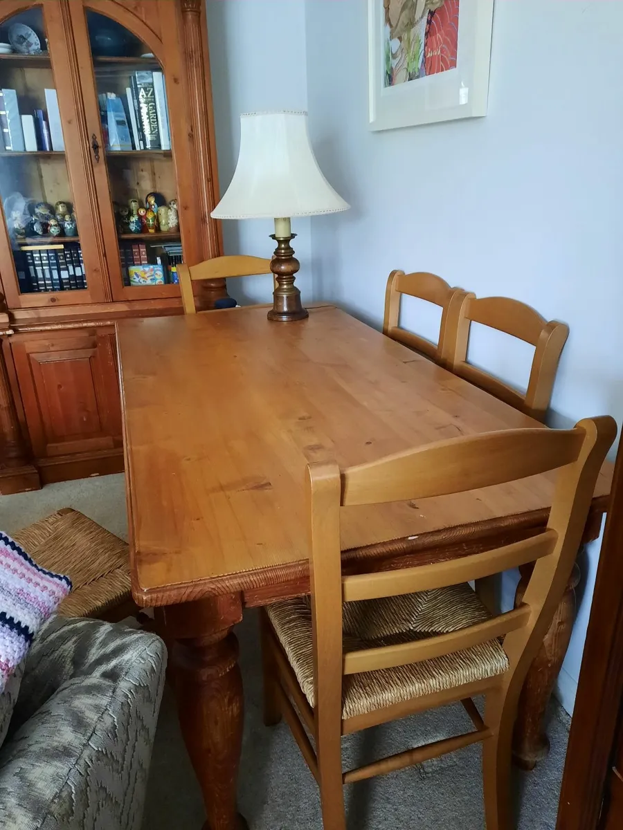 Dining room table and  6 chairs - Image 1