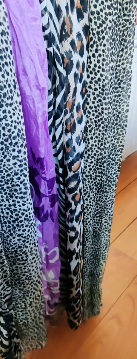 6 neck scarves - Image 2