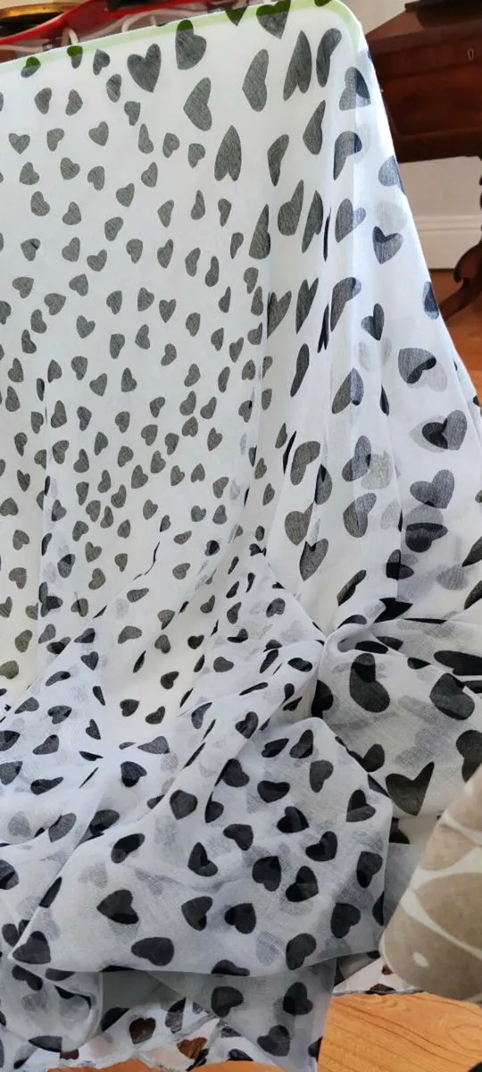 Large wrap or scarf - Image 4
