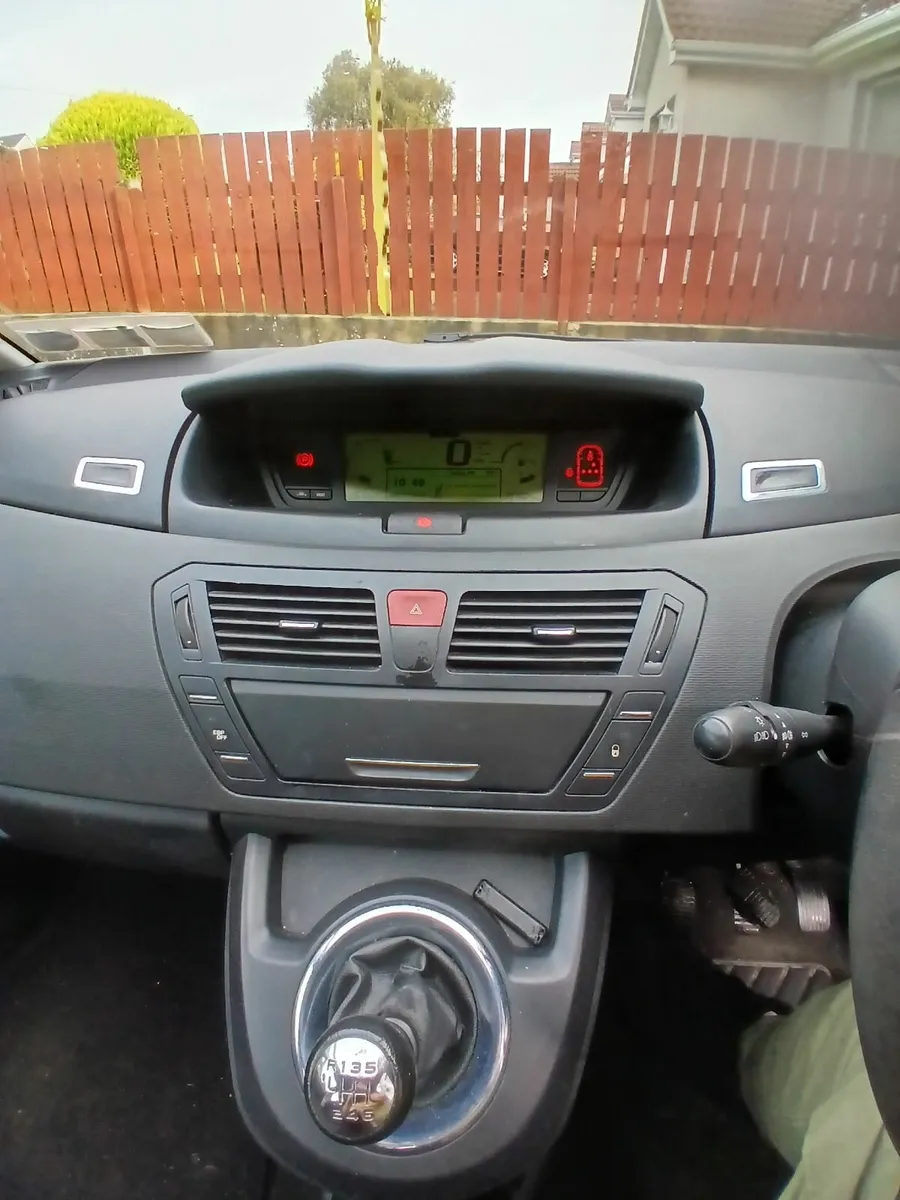 Citroen C4 Picasso 2011 - Image 2