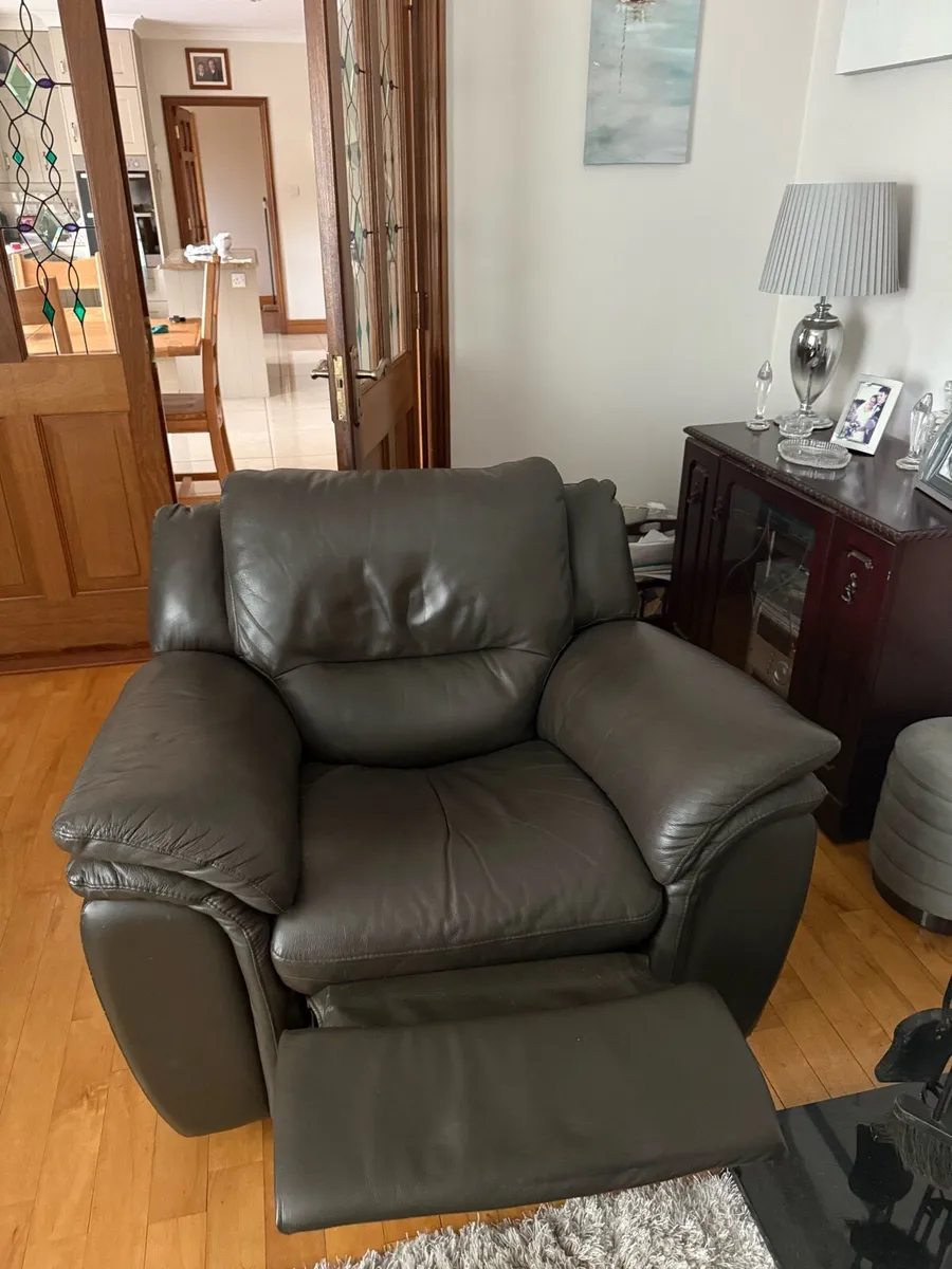 3 + 2 + 1 Recliner Couches – €250 (All 3 Pieces) - Image 3