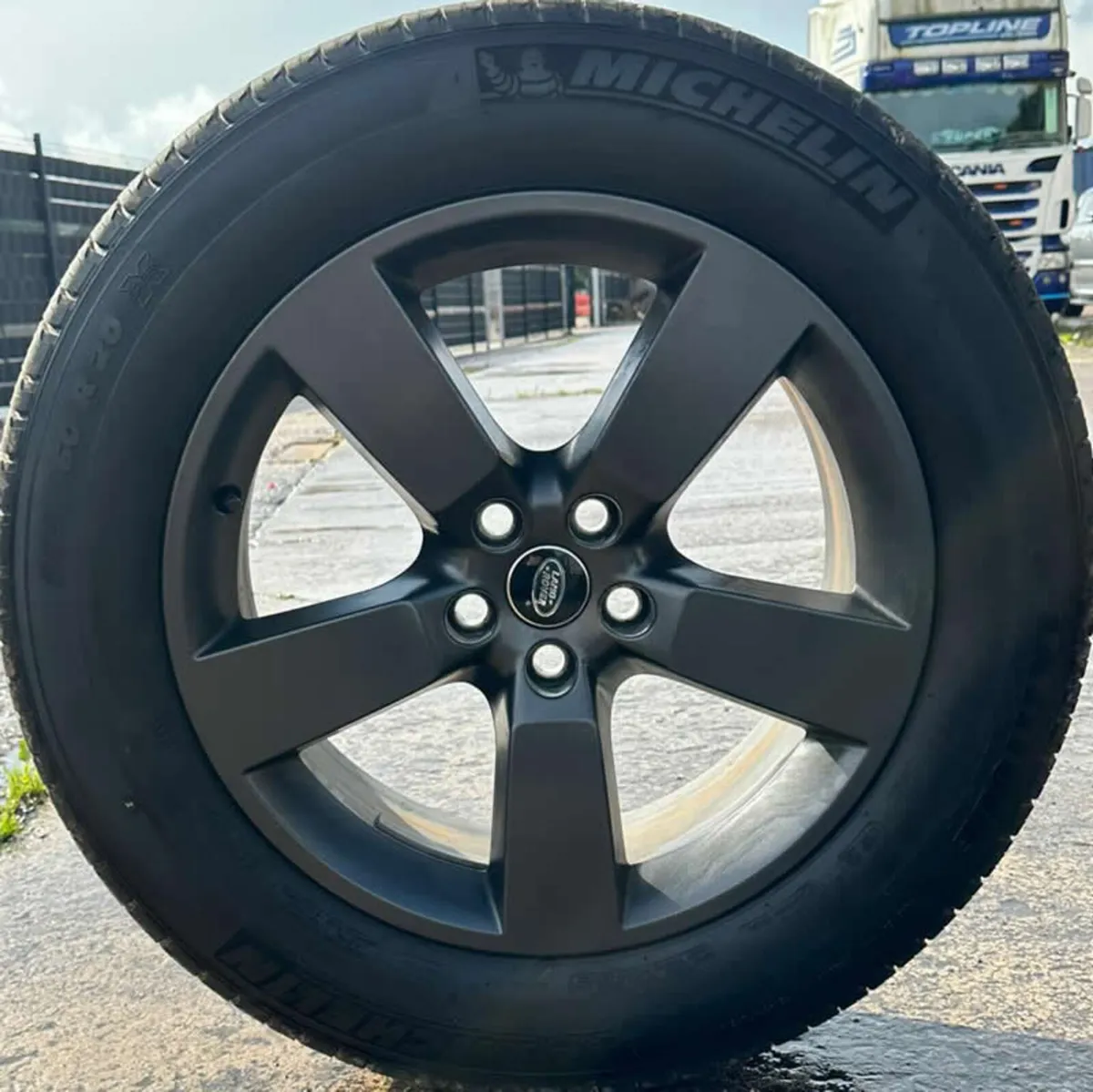 20" GENUINE OEM DEFENDER 5098 & MICHELIN TYRES - Image 4
