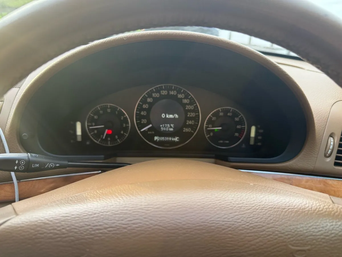 Mercedes e200 - Image 2