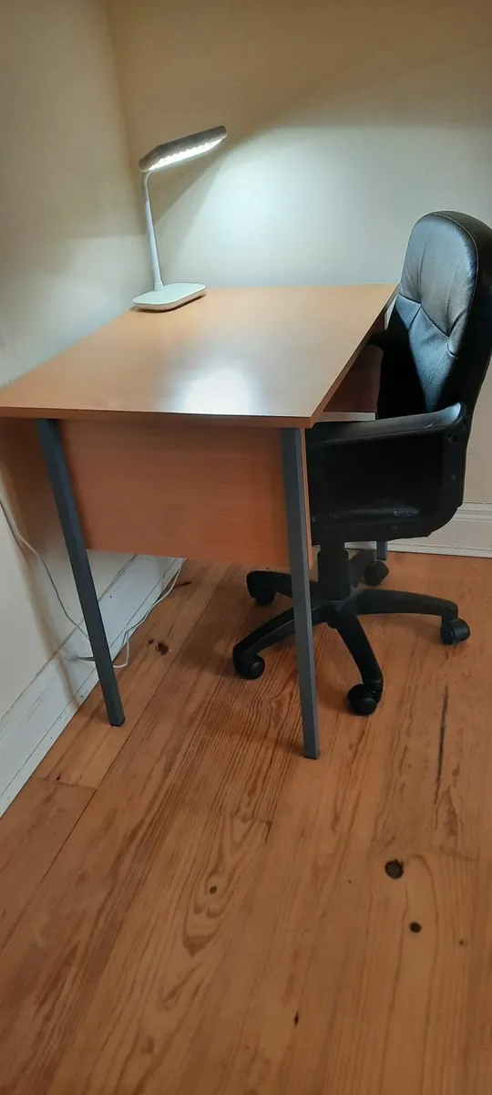 Desk- excellent condition - Image 1