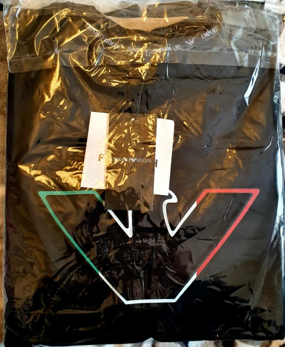 Brand New Mens Top - Image 1