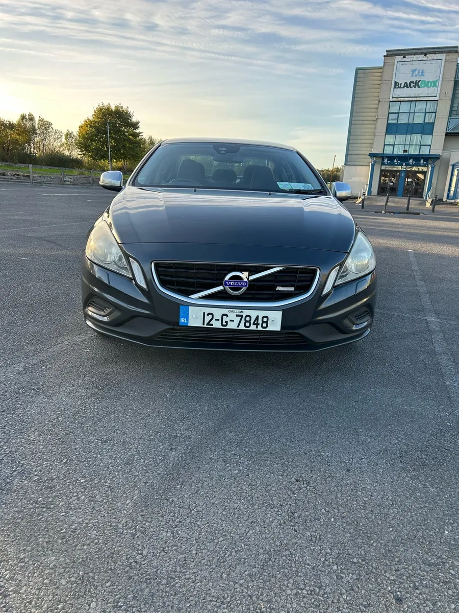 VOLVO S60 D2 R DESIGN ✅ NCT & Service ✅ - Image 2