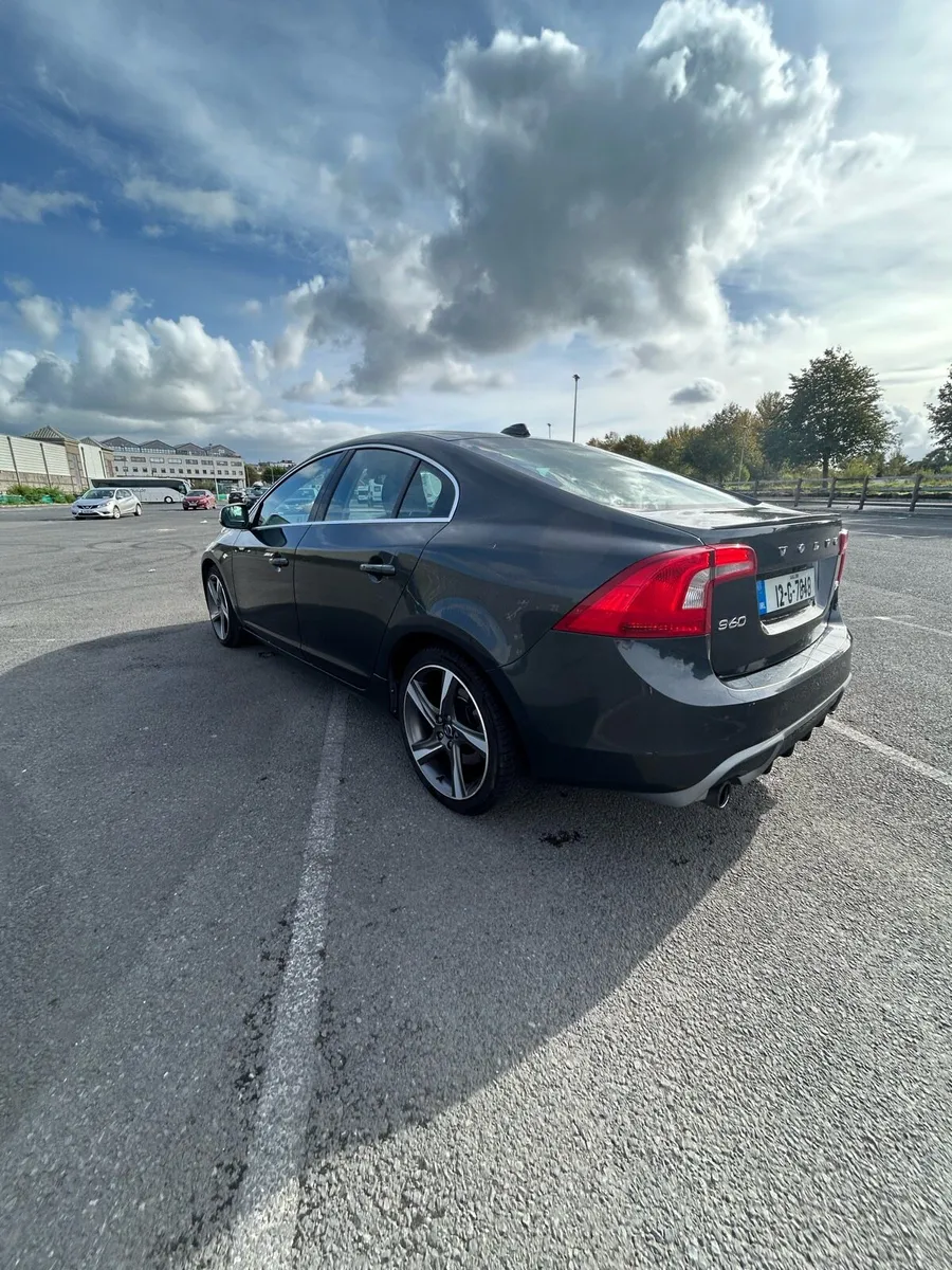 VOLVO S60 D2 R DESIGN ✅ NCT & Service ✅ - Image 4