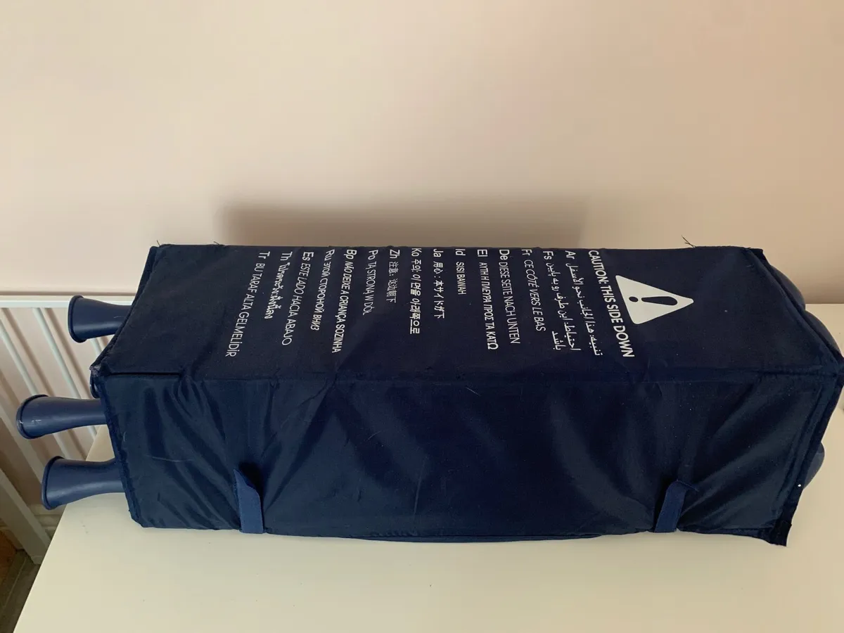 Travel cot - Image 1