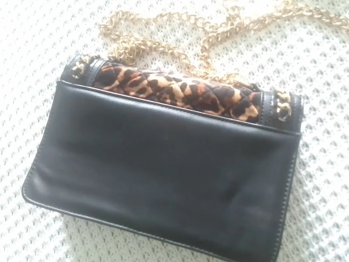 CARVELA BLACK & LEOPARD SUEDE CROSSBODY BAG AS NEW - Image 3