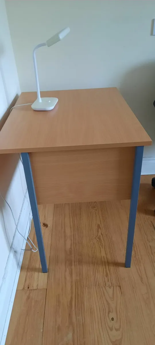 Desk- excellent condition - Image 4