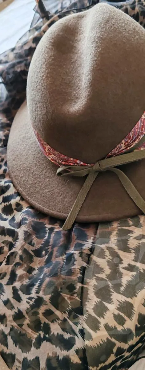 Ladies hat and scarf - Image 2