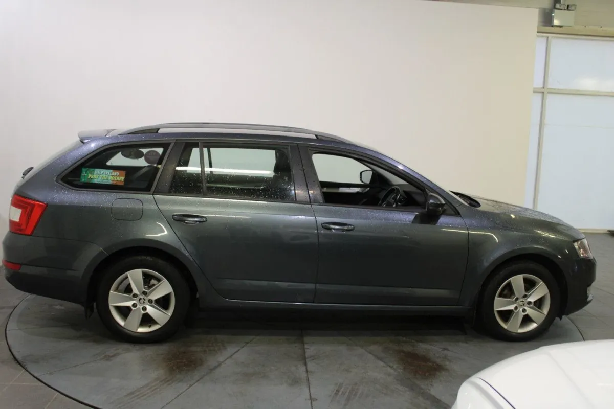 Skoda Octavia Combi Ambition 1.6 TDI - Image 3