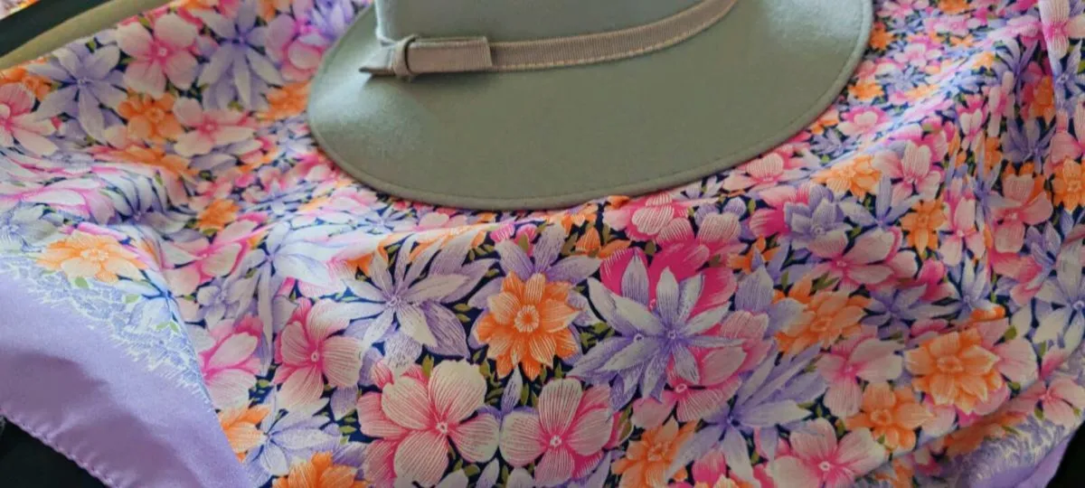 Ladies hat and scarf - Image 4