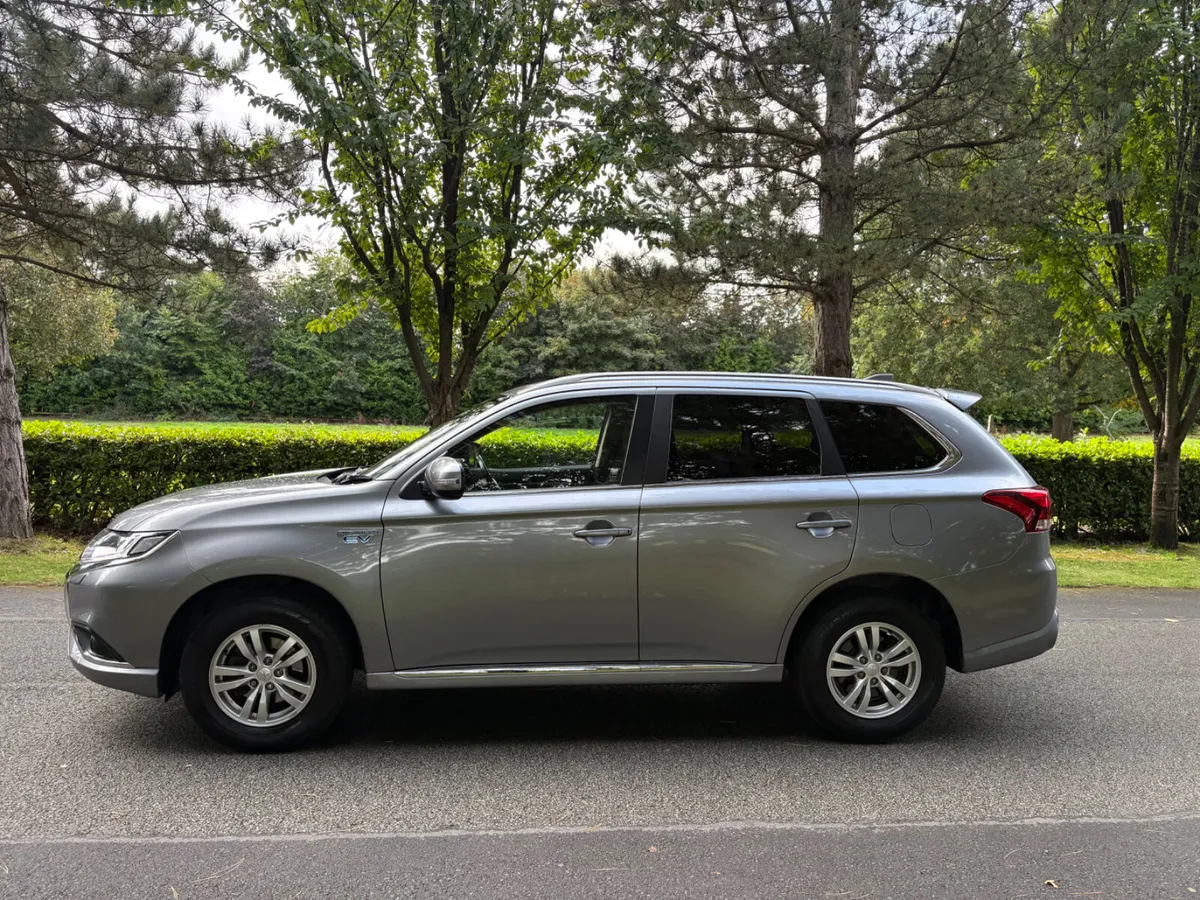 Mitsubishi Outlander 2020 awd - Image 4