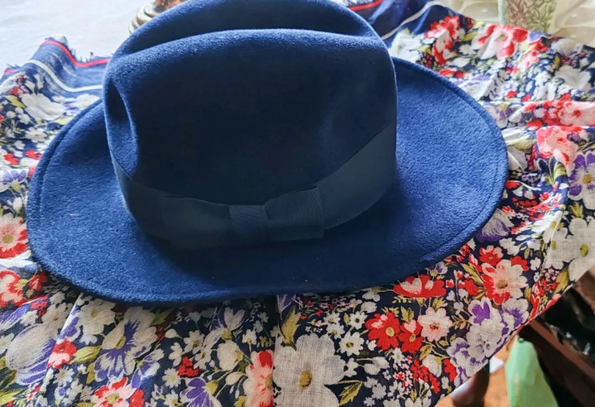Lad hat and scarf - Image 1