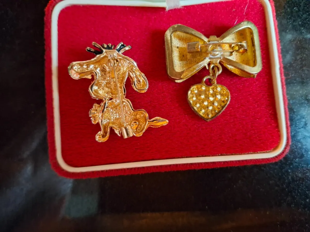 Sparkling brooch set. - Image 2