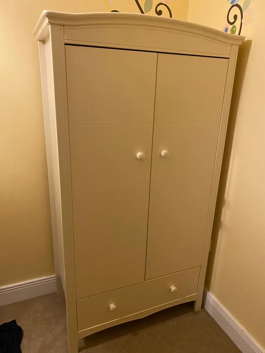 Wardrobe and chest of drawers - Image 1
