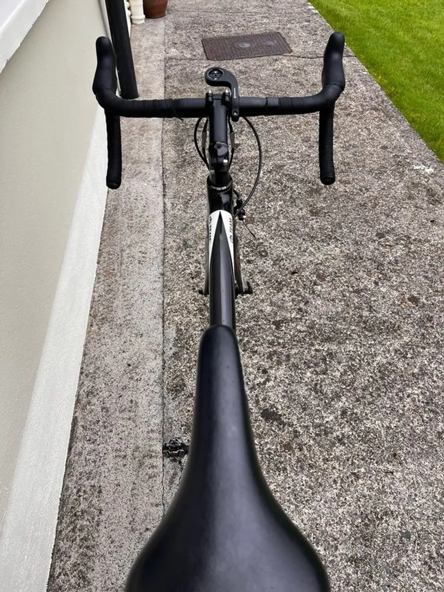 Boardman full carbon road bike for quick sale - Image 3