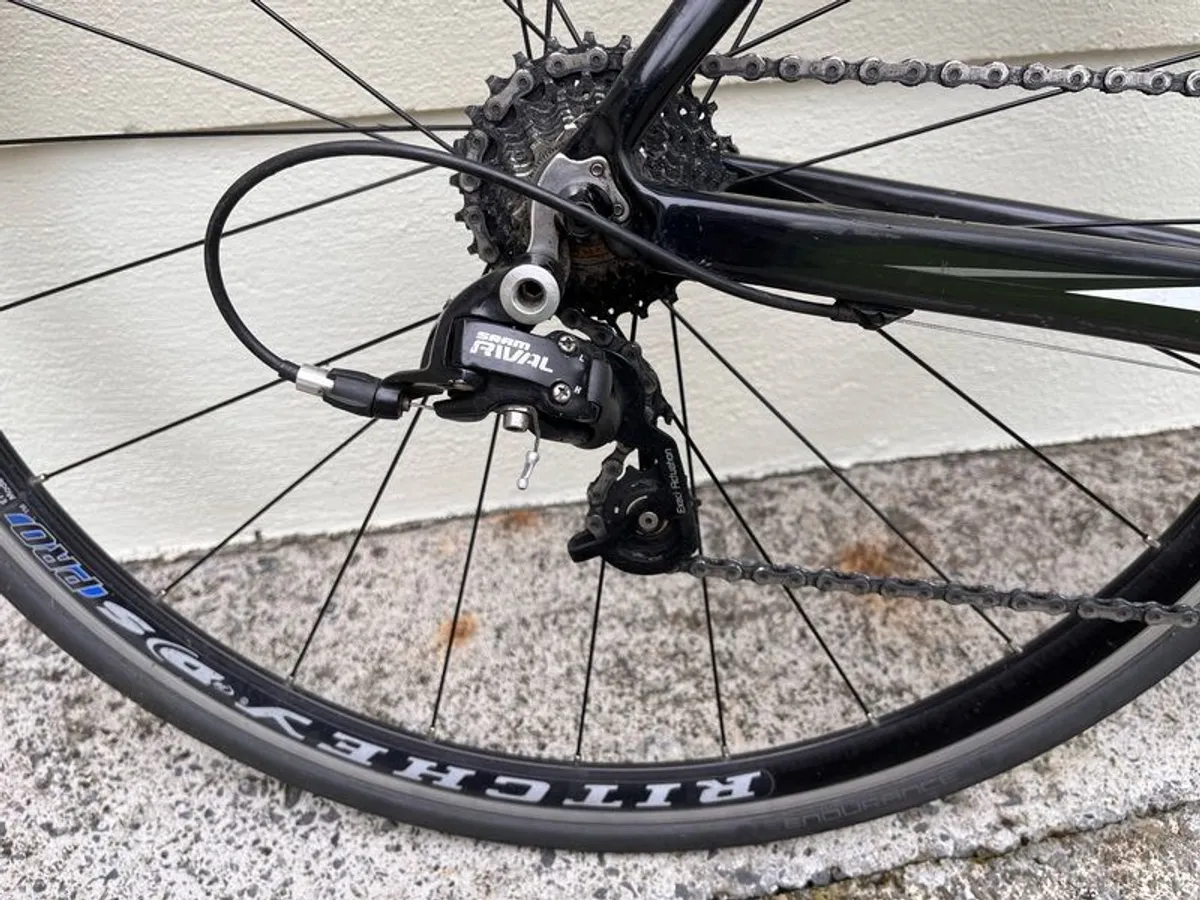 Boardman full carbon road bike for quick sale - Image 4