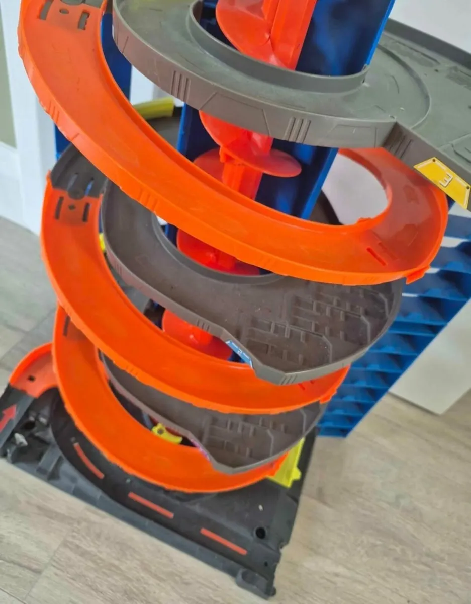 Hot wheels garage - Image 3