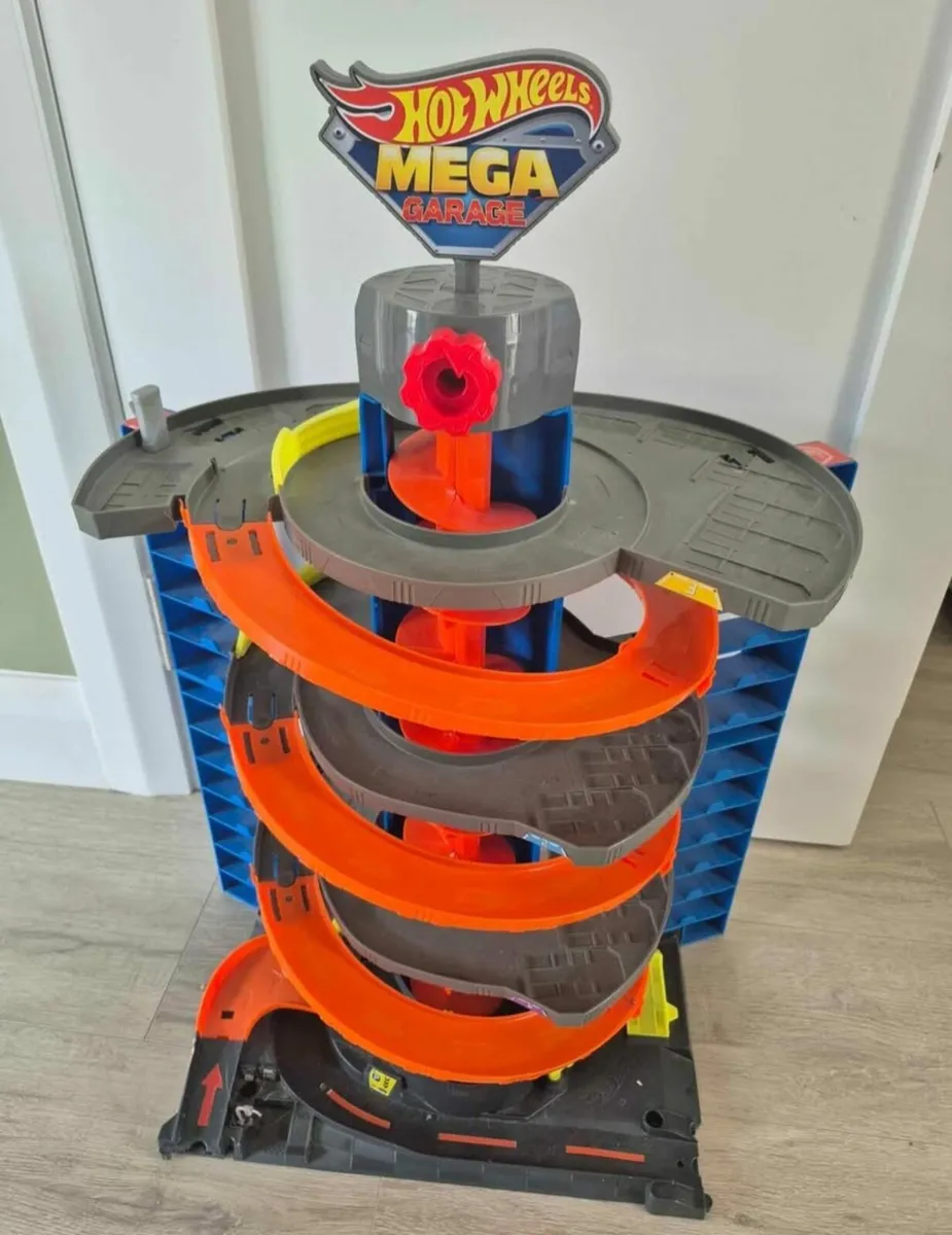 Hot wheels garage - Image 1