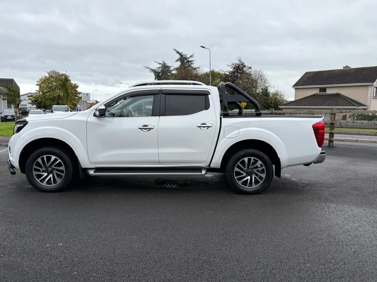 ABSOLUTELY IMMACULATE 2017 MANUAL NISSAN NAVARA - Image 4
