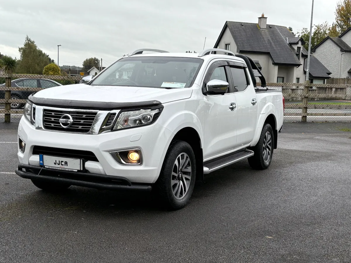 ABSOLUTELY IMMACULATE 2017 MANUAL NISSAN NAVARA - Image 3