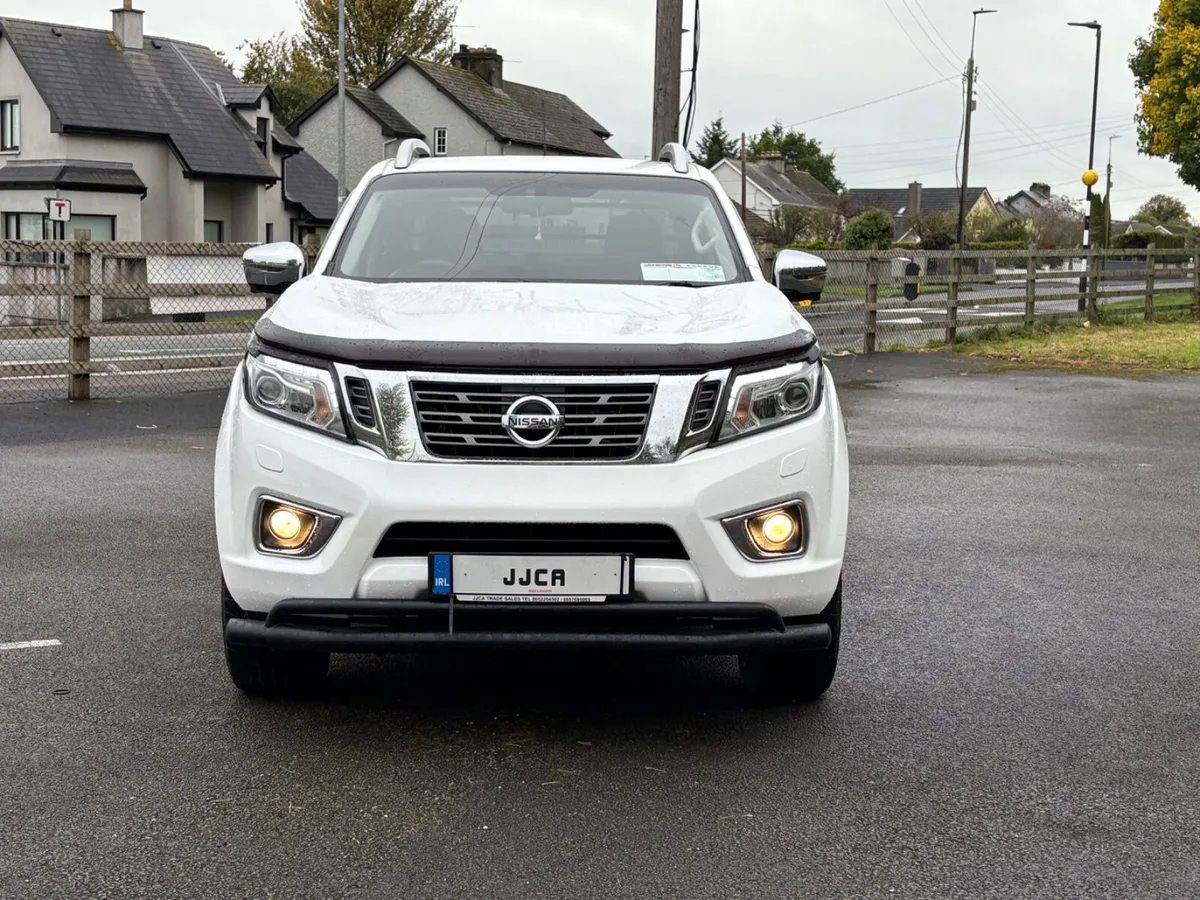 ABSOLUTELY IMMACULATE 2017 MANUAL NISSAN NAVARA - Image 2