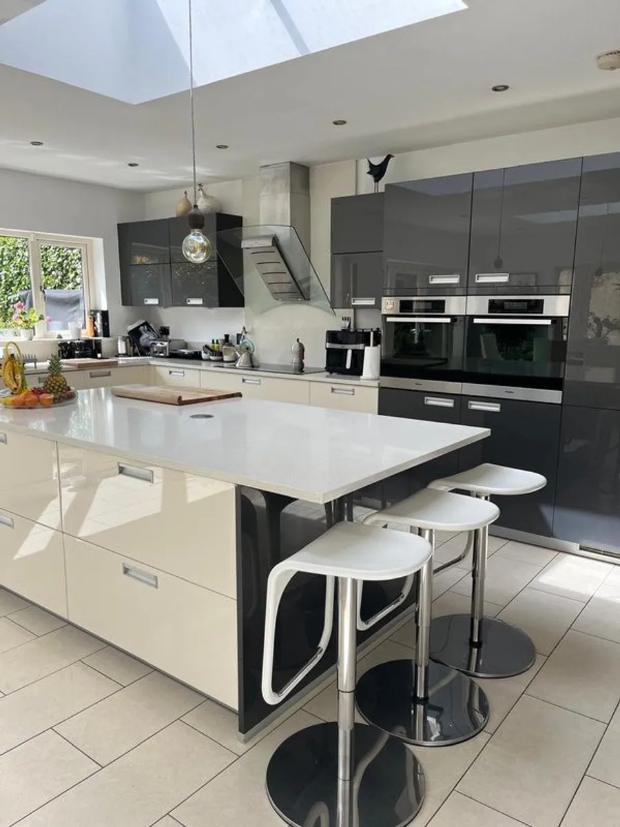 Swivelling Stools x 3 - Height Adjustable - Image 1