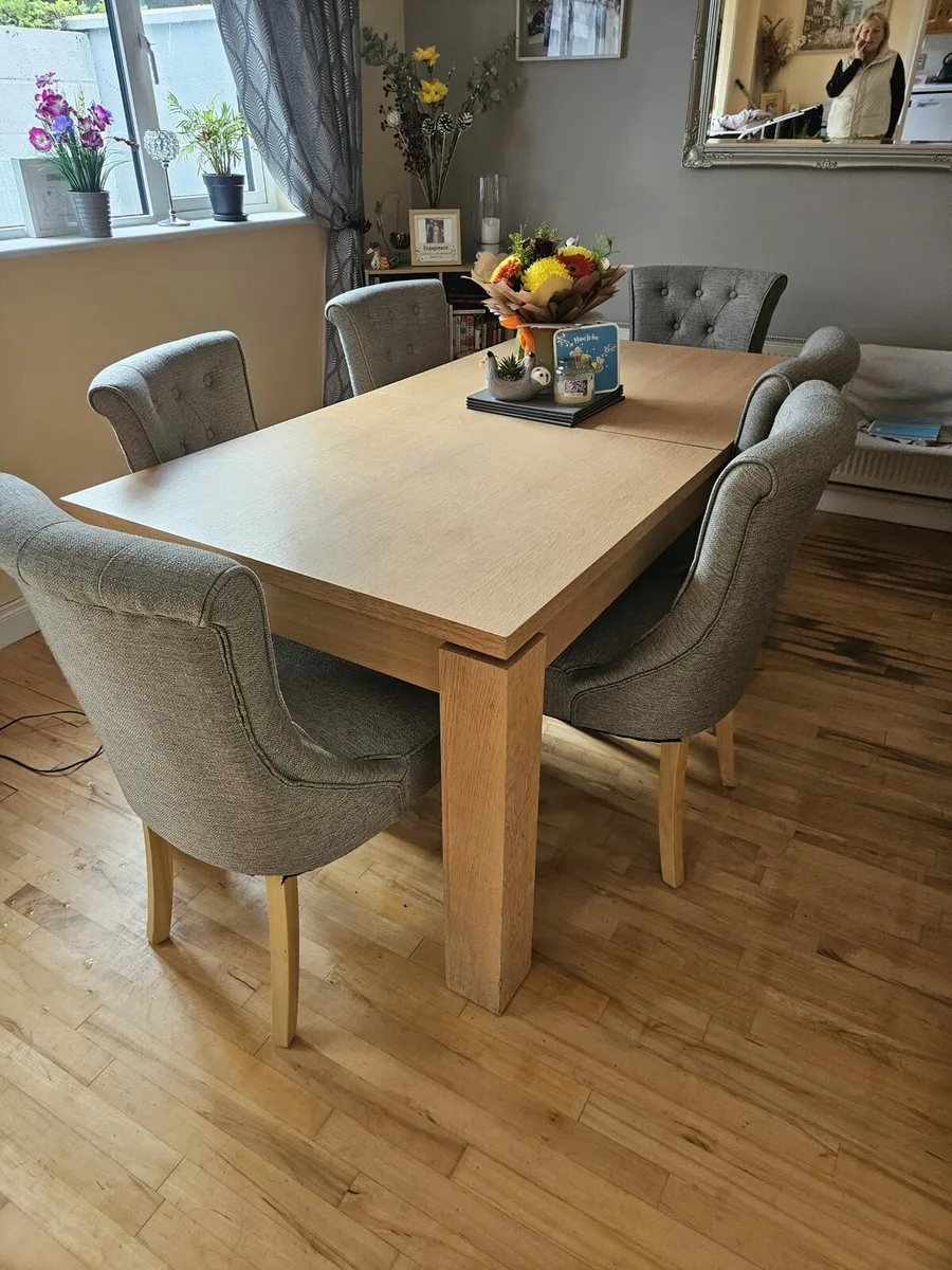 Dinning table - Image 1