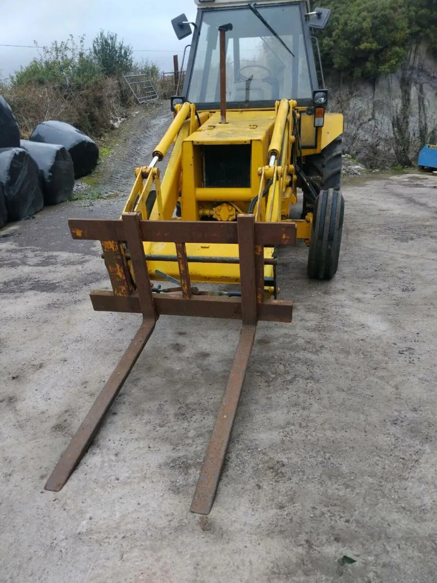 JCB 3cx front loader - Image 2