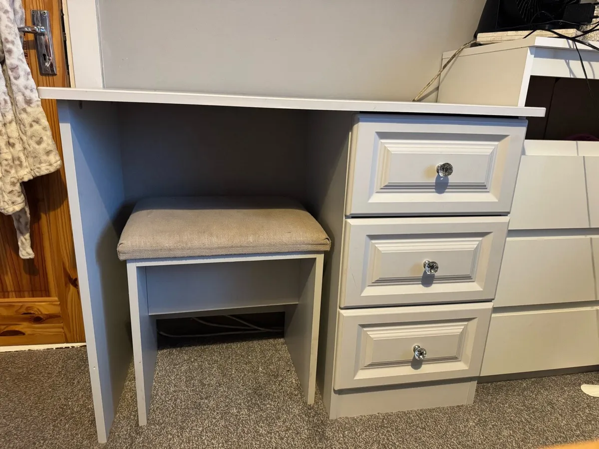Desk and chair - Image 1