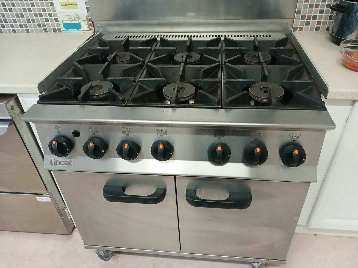 Commerical gas cooker - Image 1