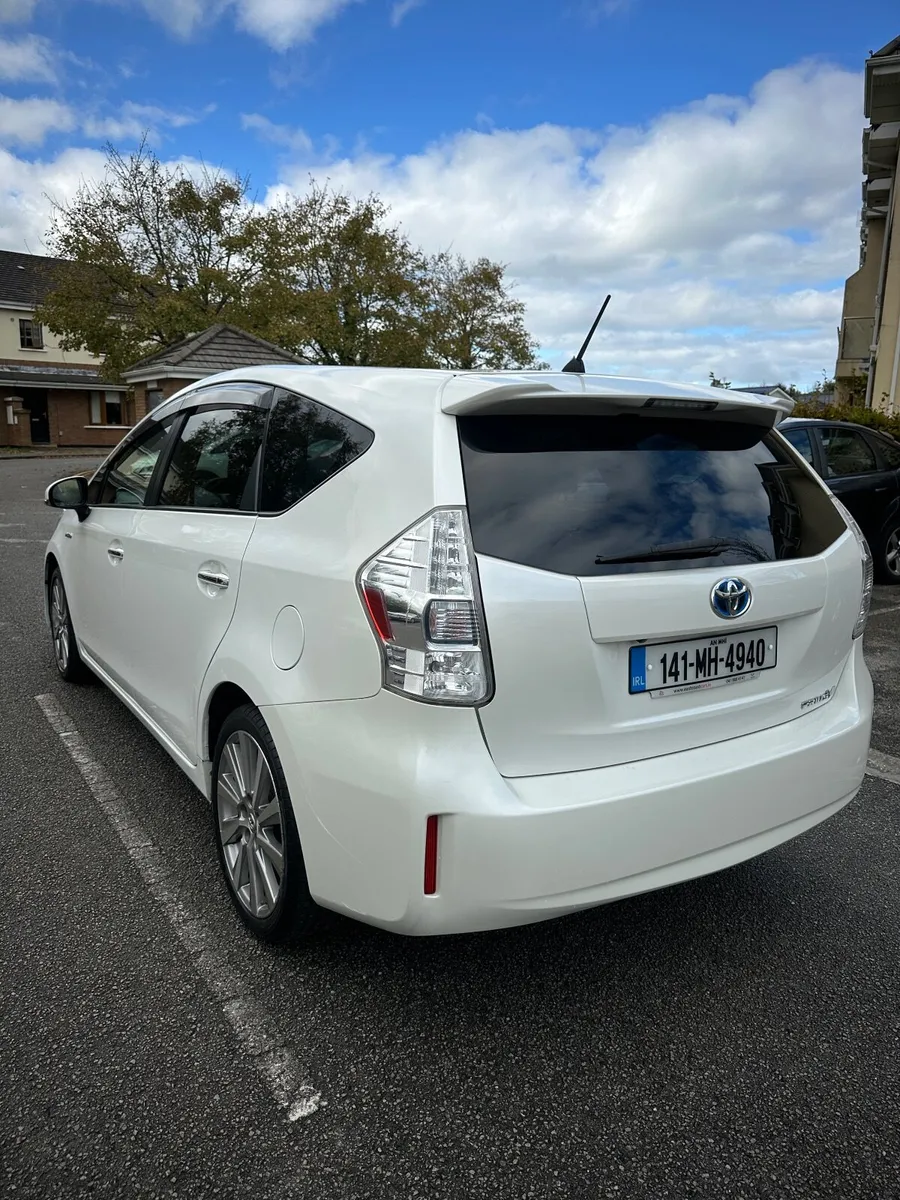 Toyota Prius  Alpha 7 seater - Image 2
