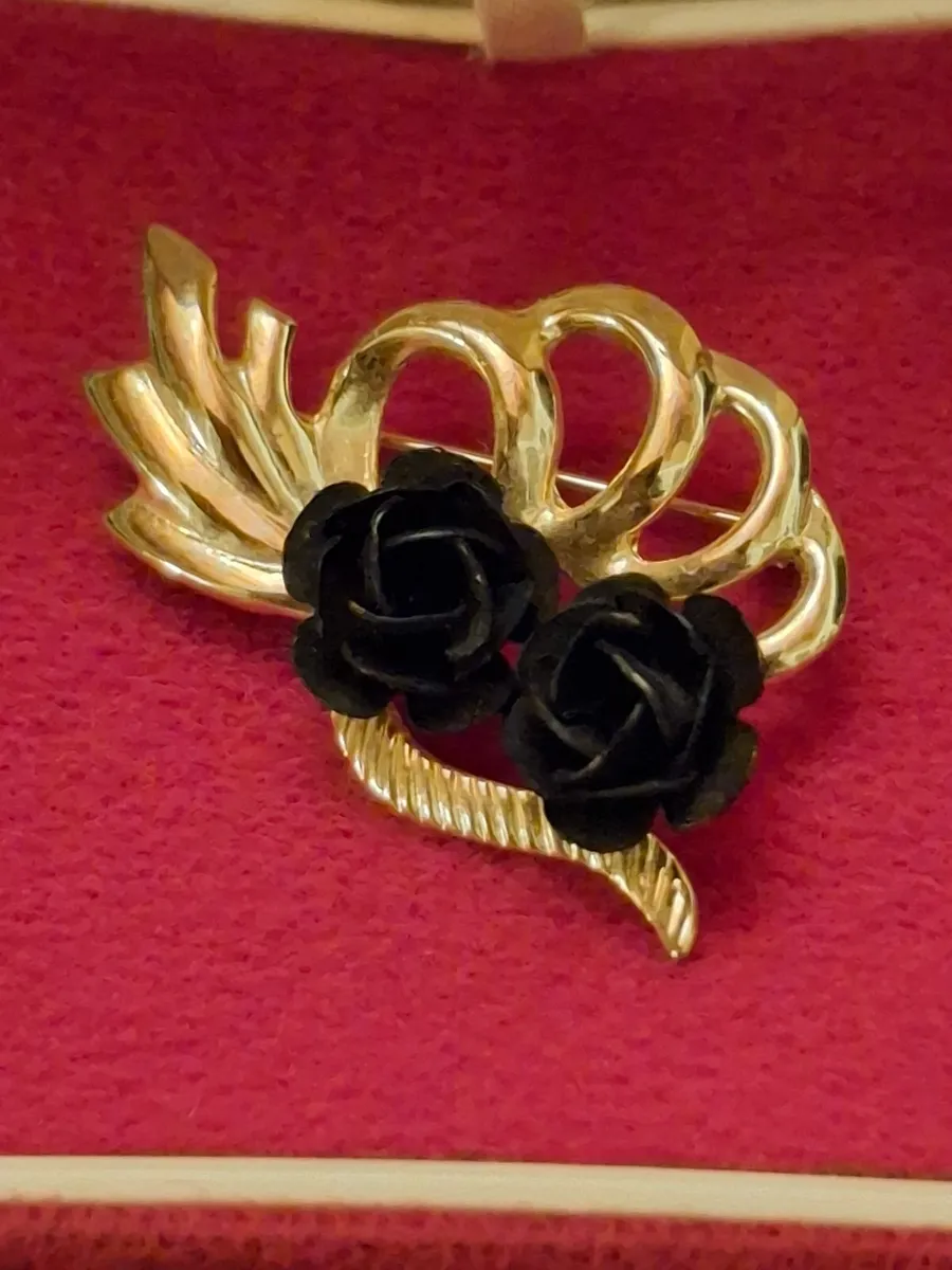 Vintage Gold Tone black rose brooch. - Image 2