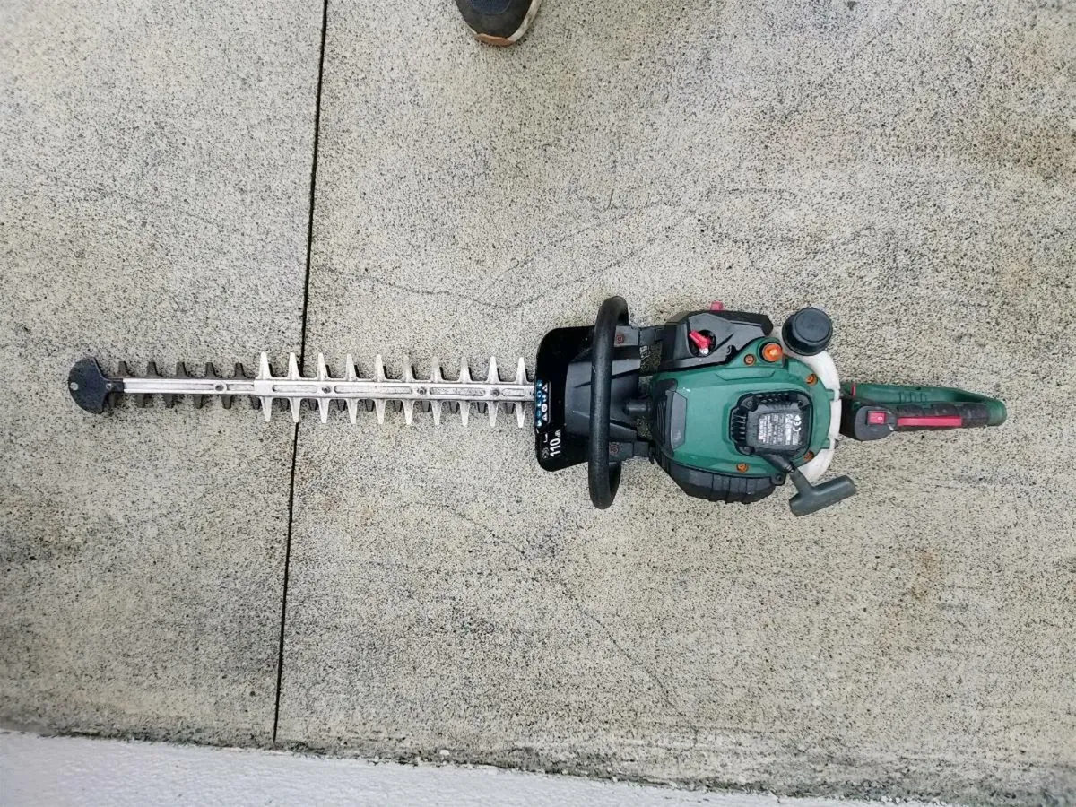 Hedge cutter - Image 1