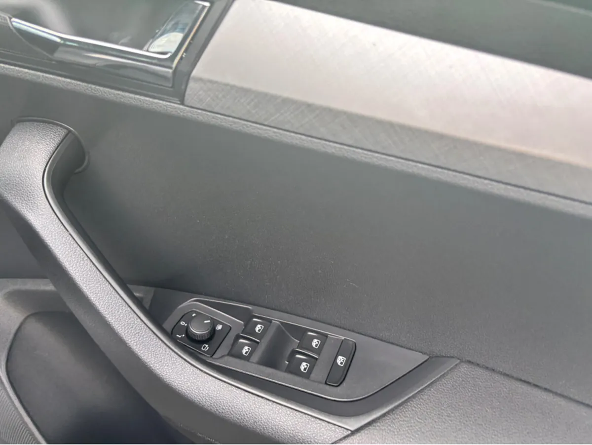 Skoda Karoq AMBITION 2.0 TDI 115HP 5DR - Image 3