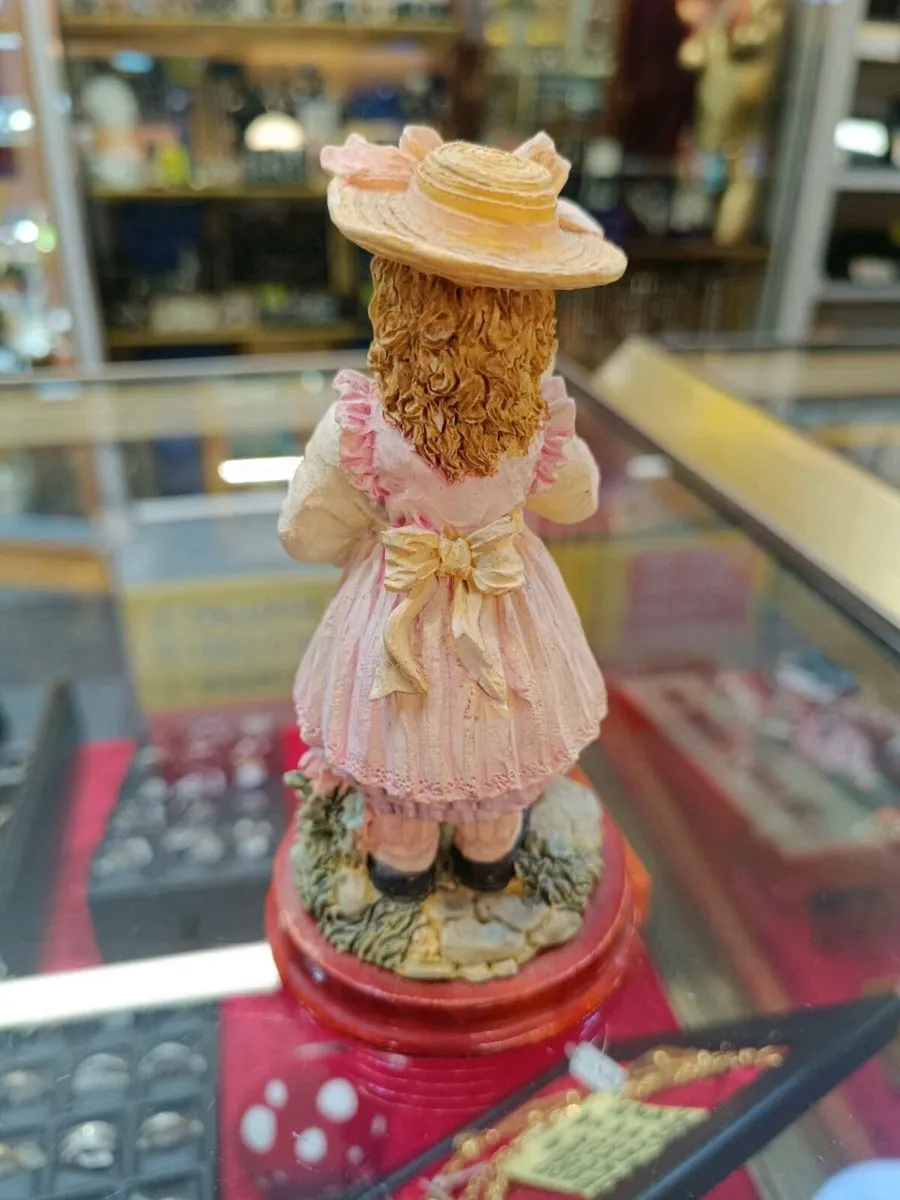 Vintage Figurine Girl with a dog & basket apples - Image 2