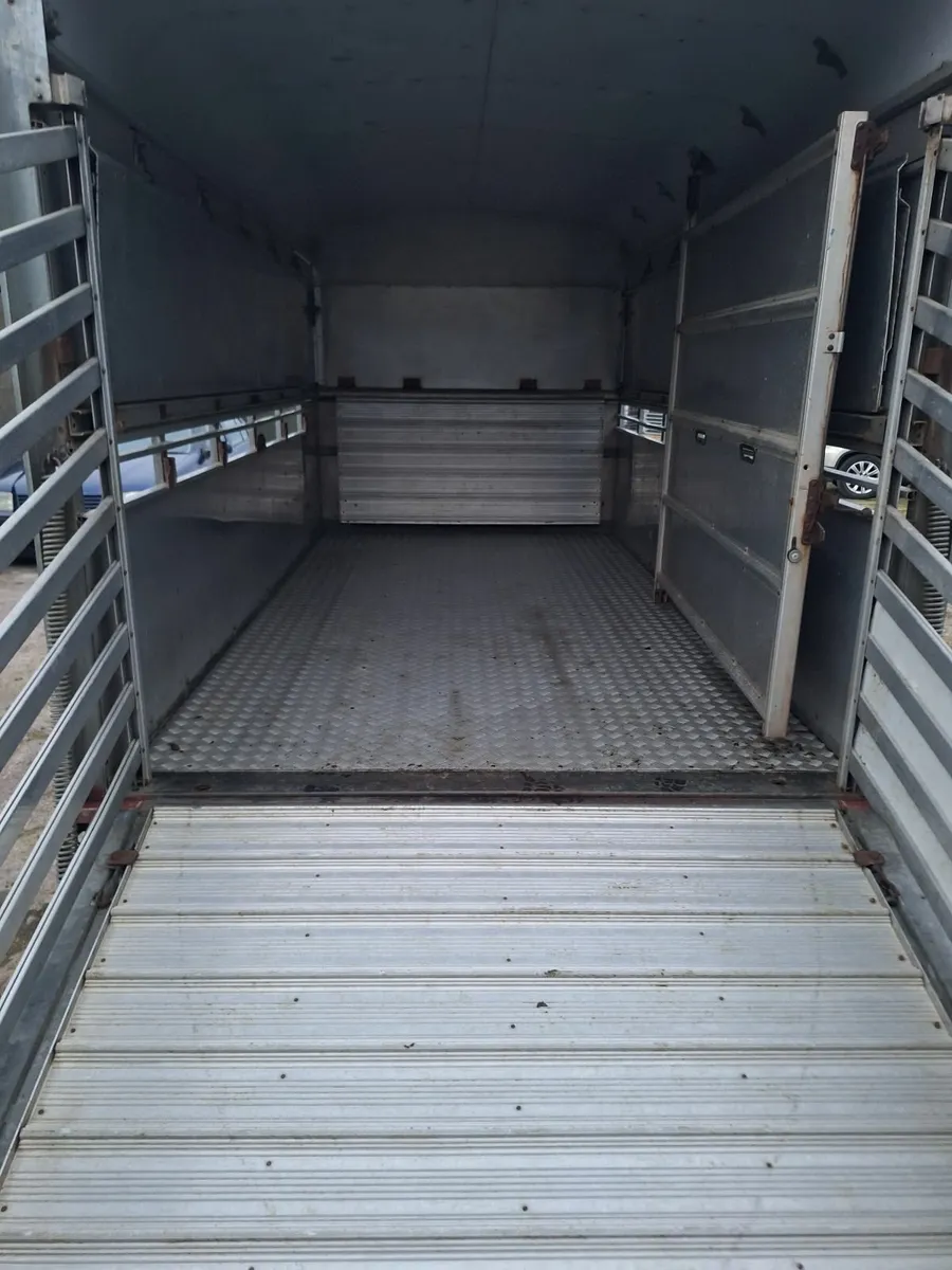 Trailer - Image 3