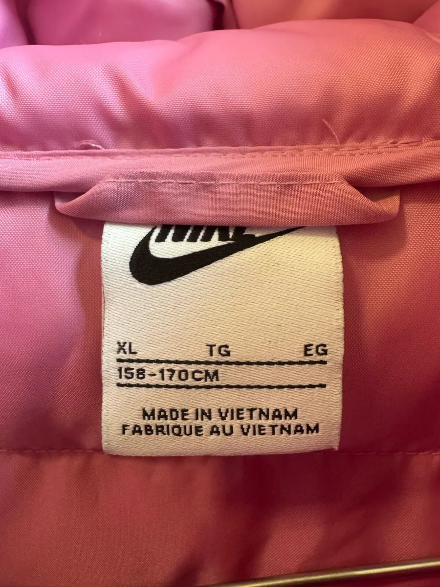 NEW - Nike Pink Jacket Age 13-14 - Image 4