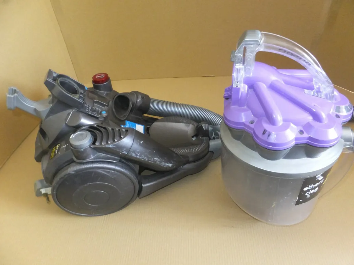 DYSON vacuum cleaner - Image 4